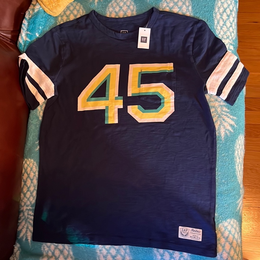 NWT GAP. T Shirt in navy blue , size XXL, New with Tags